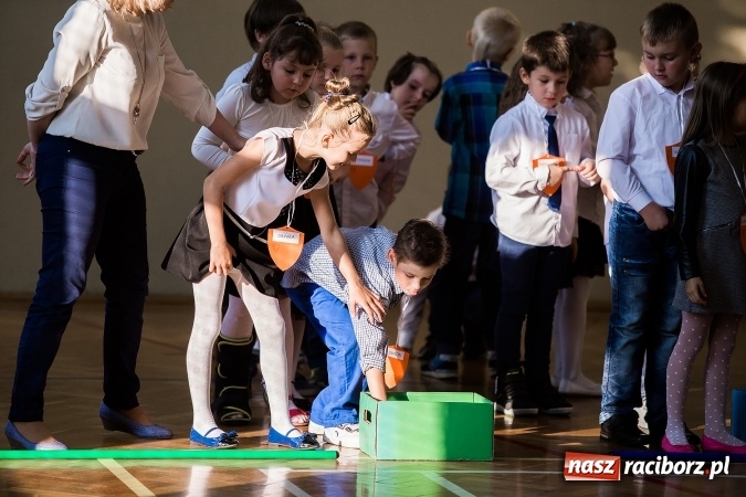 Zdjęcie w galerii na portalu naszraciborz.pl: Książęce pasowanie na pierwszaka w SP18 wiadomości z regionu