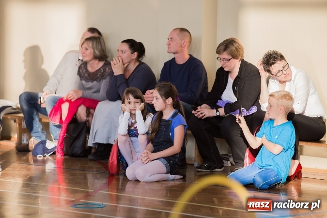 Zdjęcie w galerii na portalu naszraciborz.pl: Książęce pasowanie na pierwszaka w SP18 wiadomości z regionu