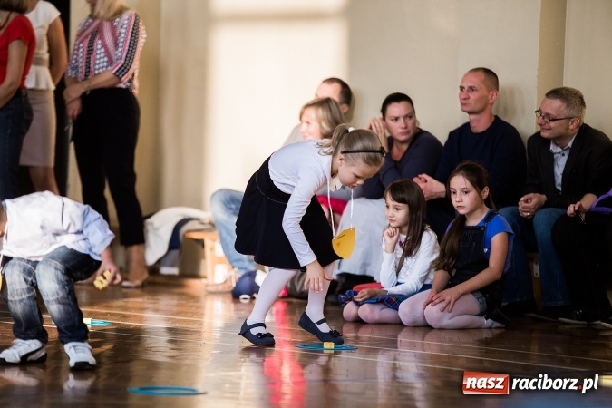 Zdjęcie w galerii na portalu naszraciborz.pl: Książęce pasowanie na pierwszaka w SP18 wiadomości z regionu