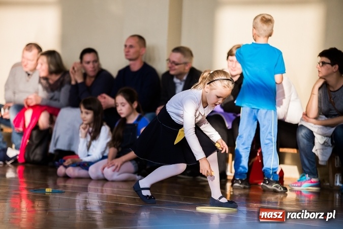 Zdjęcie w galerii na portalu naszraciborz.pl: Książęce pasowanie na pierwszaka w SP18 wiadomości z regionu
