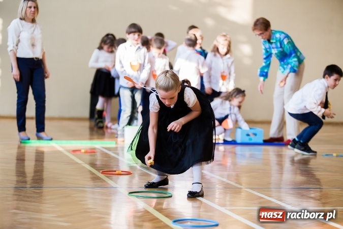 Zdjęcie w galerii na portalu naszraciborz.pl: Książęce pasowanie na pierwszaka w SP18 wiadomości z regionu