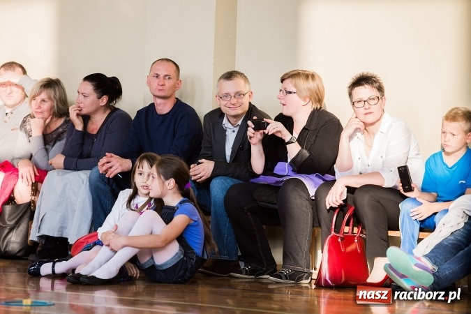 Zdjęcie w galerii na portalu naszraciborz.pl: Książęce pasowanie na pierwszaka w SP18 wiadomości z regionu