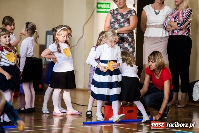 Zdjęcie w galerii na portalu naszraciborz.pl: Książęce pasowanie na pierwszaka w SP18 wiadomości z regionu