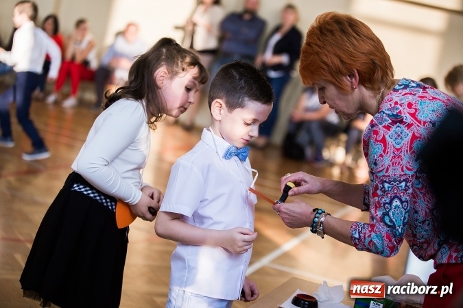 Zdjęcie w galerii na portalu naszraciborz.pl: Książęce pasowanie na pierwszaka w SP18 wiadomości z regionu