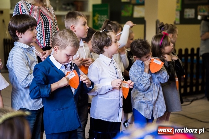 Zdjęcie w galerii na portalu naszraciborz.pl: Książęce pasowanie na pierwszaka w SP18 wiadomości z regionu