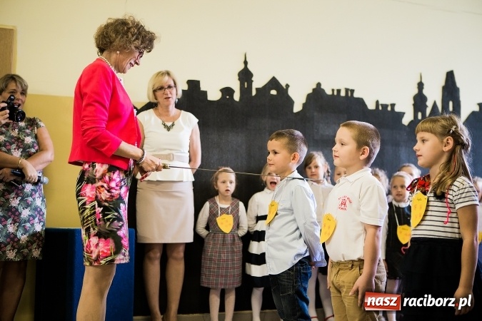 Zdjęcie w galerii na portalu naszraciborz.pl: Książęce pasowanie na pierwszaka w SP18 wiadomości z regionu