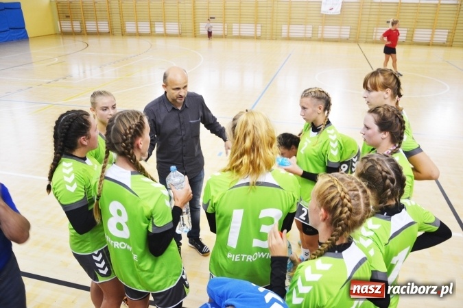 Zdjęcie w galerii na portalu naszraciborz.pl: Udany początek sezonu szczypiornistek z Pietrowic Wielkich  wiadomości z regionu