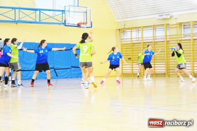 Zdjęcie w galerii na portalu naszraciborz.pl: Udany początek sezonu szczypiornistek z Pietrowic Wielkich  wiadomości z regionu