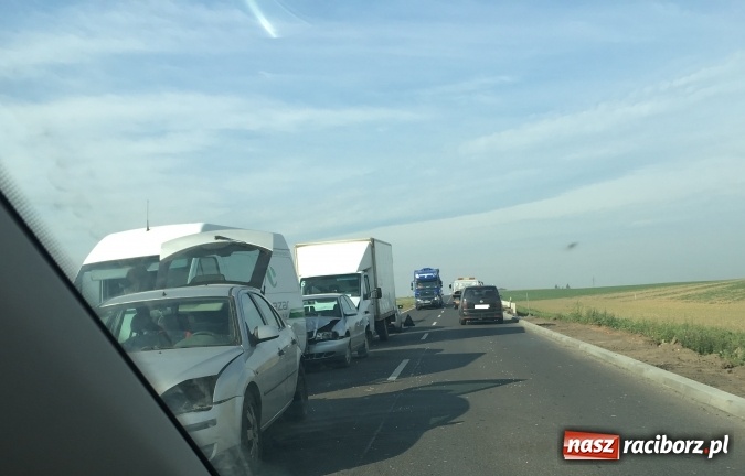 Zdjęcie w galerii na portalu naszraciborz.pl: Na Głubczyckiej zderzyło się pięć samochodów wiadomości z regionu