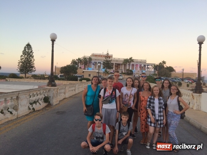 Zdjęcie w galerii na portalu naszraciborz.pl: Gimnazjaliści z Pietrowic Wielkich na warsztatach językowych na Malcie wiadomości z regionu