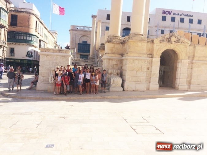 Zdjęcie w galerii na portalu naszraciborz.pl: Gimnazjaliści z Pietrowic Wielkich na warsztatach językowych na Malcie wiadomości z regionu