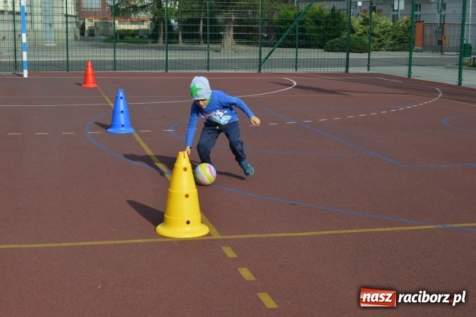 Zdjęcie w galerii na portalu naszraciborz.pl: Jesienna Spartakiada Przedszkolaków w Szkole Podstawowej nr 4  wiadomości z regionu