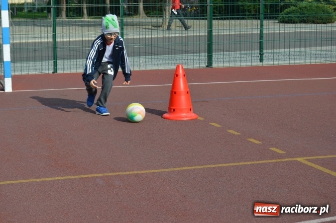 Zdjęcie w galerii na portalu naszraciborz.pl: Jesienna Spartakiada Przedszkolaków w Szkole Podstawowej nr 4  wiadomości z regionu