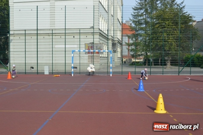 Zdjęcie w galerii na portalu naszraciborz.pl: Jesienna Spartakiada Przedszkolaków w Szkole Podstawowej nr 4  wiadomości z regionu