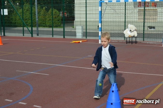 Zdjęcie w galerii na portalu naszraciborz.pl: Jesienna Spartakiada Przedszkolaków w Szkole Podstawowej nr 4  wiadomości z regionu