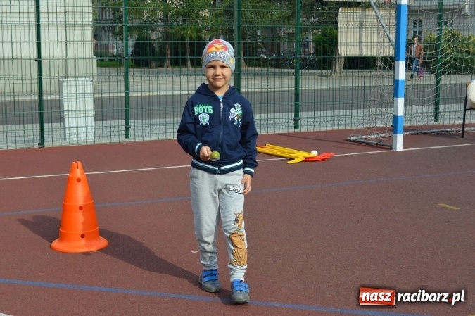 Zdjęcie w galerii na portalu naszraciborz.pl: Jesienna Spartakiada Przedszkolaków w Szkole Podstawowej nr 4  wiadomości z regionu