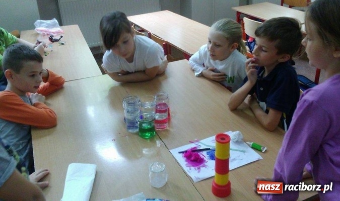 Zdjęcie w galerii na portalu naszraciborz.pl: Mali Einsteini w Szkole Podstawowej nr 4  wiadomości z regionu