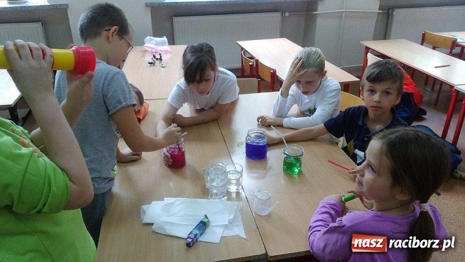 Zdjęcie w galerii na portalu naszraciborz.pl: Mali Einsteini w Szkole Podstawowej nr 4  wiadomości z regionu