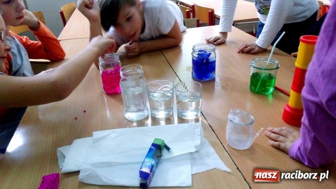 Zdjęcie w galerii na portalu naszraciborz.pl: Mali Einsteini w Szkole Podstawowej nr 4  wiadomości z regionu