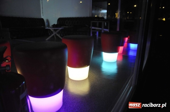 Zdjęcie w galerii na portalu naszraciborz.pl: Plaża miejska w nocnej odsłonie, czyli raciborskie Las Vegas nad Odrą wiadomości z regionu