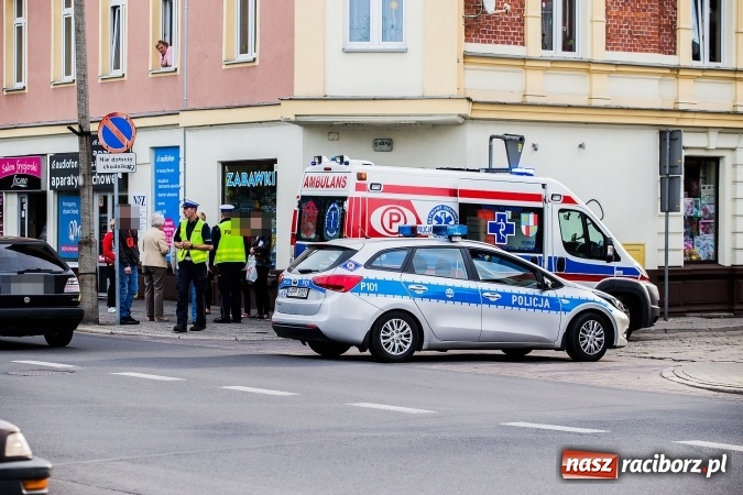 Zdjęcie w galerii na portalu naszraciborz.pl: Potrącenie pieszej na ulicy Opawskiej wiadomości z regionu