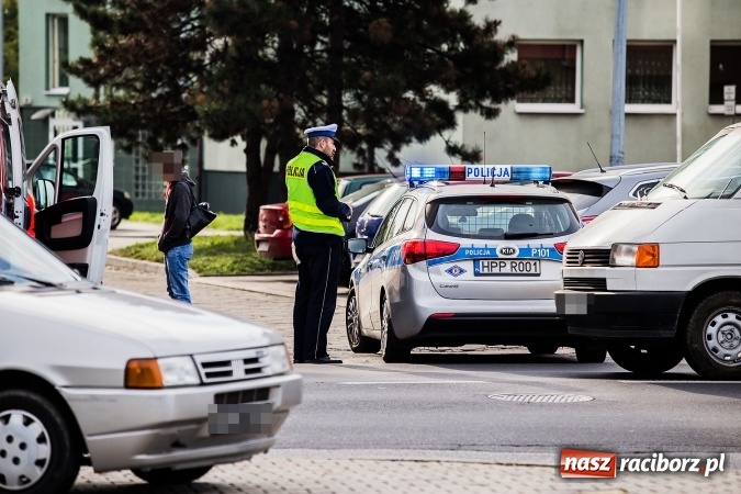 Zdjęcie w galerii na portalu naszraciborz.pl: Potrącenie pieszej na ulicy Opawskiej wiadomości z regionu