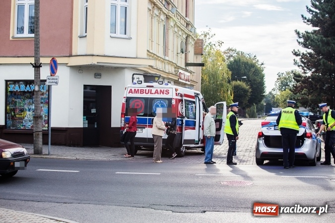 Zdjęcie w galerii na portalu naszraciborz.pl: Potrącenie pieszej na ulicy Opawskiej wiadomości z regionu