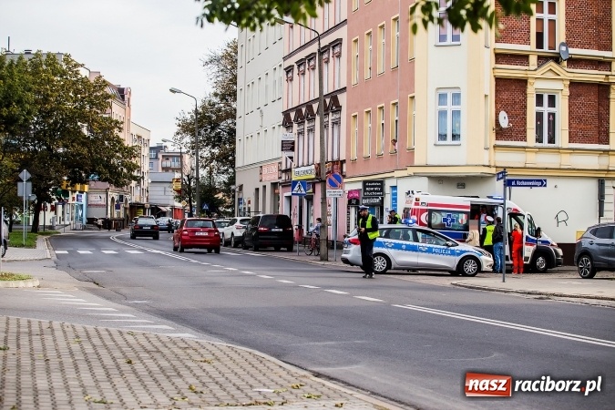 Zdjęcie w galerii na portalu naszraciborz.pl: Potrącenie pieszej na ulicy Opawskiej wiadomości z regionu