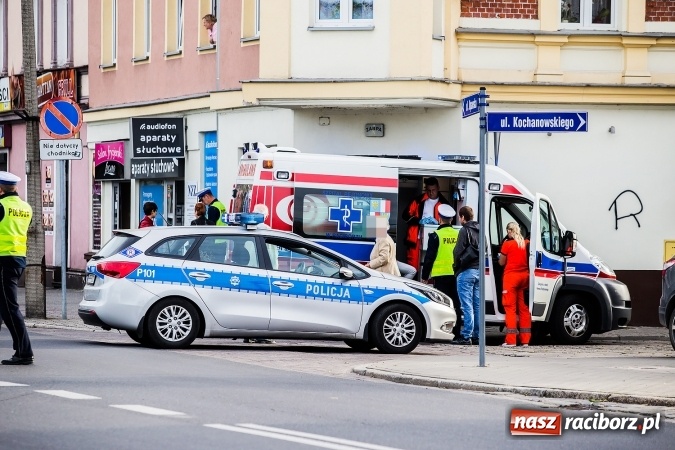 Zdjęcie w galerii na portalu naszraciborz.pl: Potrącenie pieszej na ulicy Opawskiej wiadomości z regionu