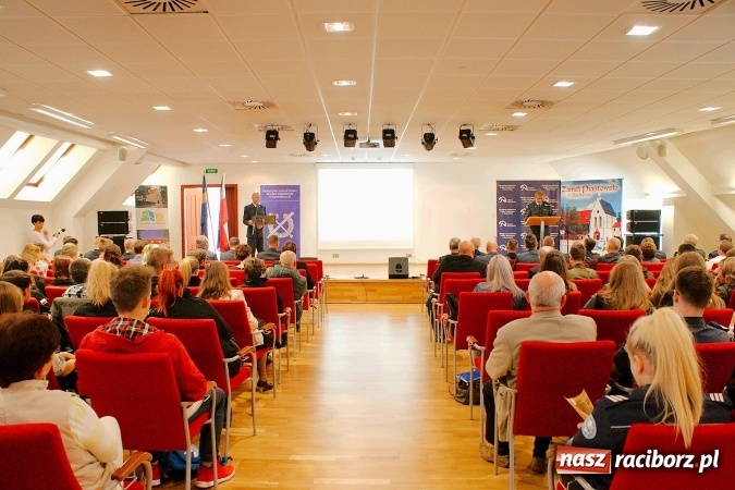 Zdjęcie w galerii na portalu naszraciborz.pl: Tradycja i Nowoczesność. Służba więzienna w XXI wieku. Seminarium edukacyjne na Zamku wiadomości z regionu