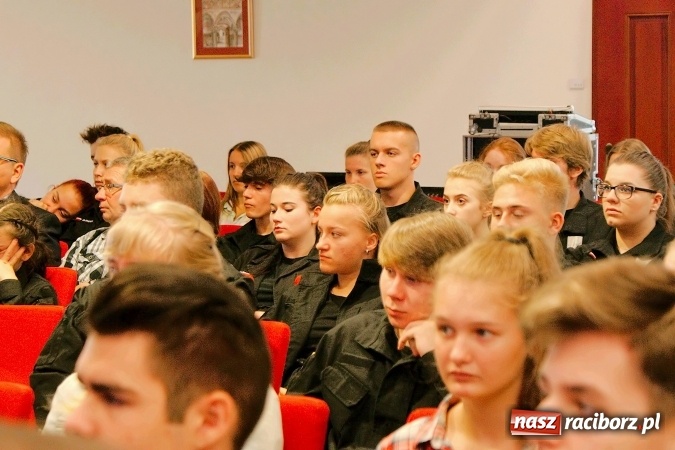 Zdjęcie w galerii na portalu naszraciborz.pl: Tradycja i Nowoczesność. Służba więzienna w XXI wieku. Seminarium edukacyjne na Zamku wiadomości z regionu