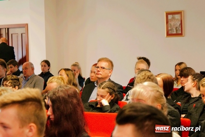 Zdjęcie w galerii na portalu naszraciborz.pl: Tradycja i Nowoczesność. Służba więzienna w XXI wieku. Seminarium edukacyjne na Zamku wiadomości z regionu