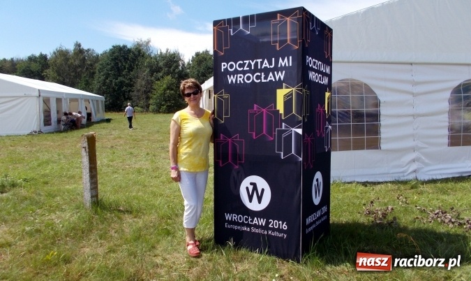 Zdjęcie w galerii na portalu naszraciborz.pl: Spotkanie Dyskusyjnego Klubu Książki w bibliotece  wiadomości z regionu