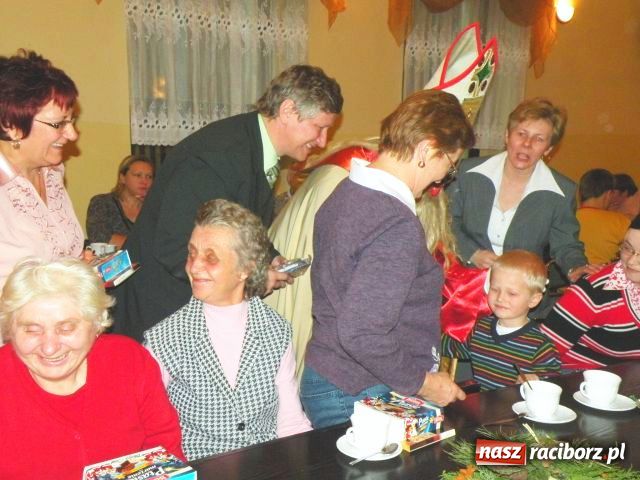 Zdjęcie w galerii na portalu naszraciborz.pl: Biskup Mikołaj odwiedził Tworków wiadomości z regionu