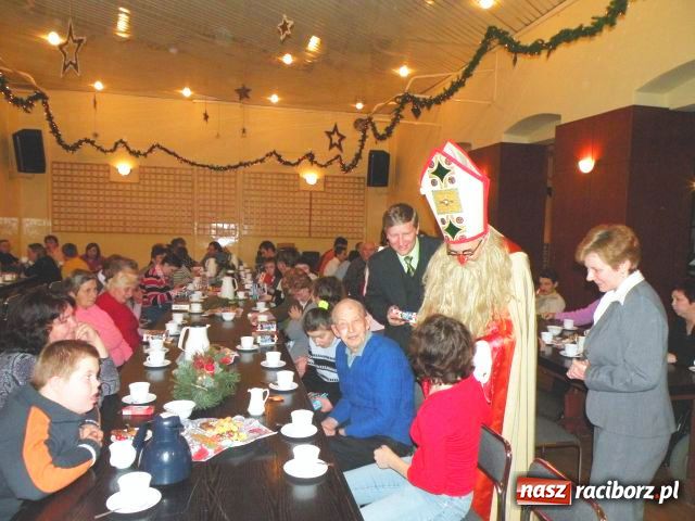 Zdjęcie w galerii na portalu naszraciborz.pl: Biskup Mikołaj odwiedził Tworków wiadomości z regionu