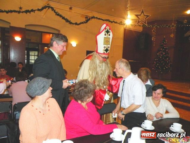 Zdjęcie w galerii na portalu naszraciborz.pl: Biskup Mikołaj odwiedził Tworków wiadomości z regionu