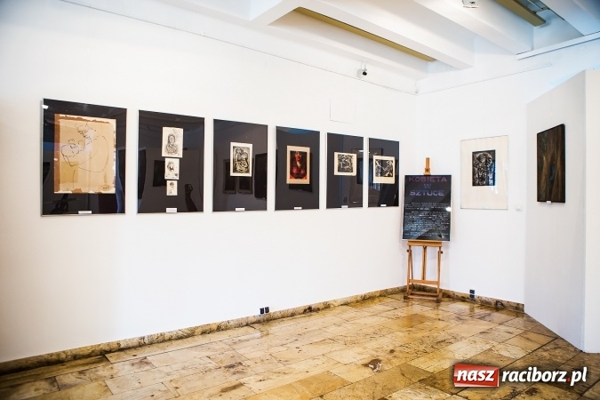 Zdjęcie w galerii na portalu naszraciborz.pl: Kobieta w sztuce – nowa wystawa w raciborskim Muzeum wiadomości z regionu