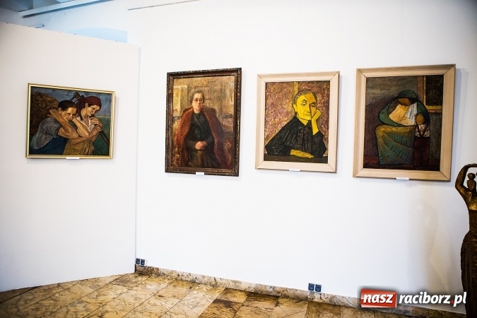 Zdjęcie w galerii na portalu naszraciborz.pl: Kobieta w sztuce – nowa wystawa w raciborskim Muzeum wiadomości z regionu