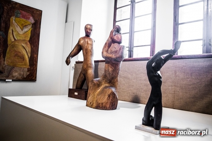 Zdjęcie w galerii na portalu naszraciborz.pl: Kobieta w sztuce – nowa wystawa w raciborskim Muzeum wiadomości z regionu
