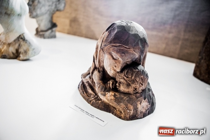 Zdjęcie w galerii na portalu naszraciborz.pl: Kobieta w sztuce – nowa wystawa w raciborskim Muzeum wiadomości z regionu