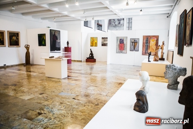 Zdjęcie w galerii na portalu naszraciborz.pl: Kobieta w sztuce – nowa wystawa w raciborskim Muzeum wiadomości z regionu
