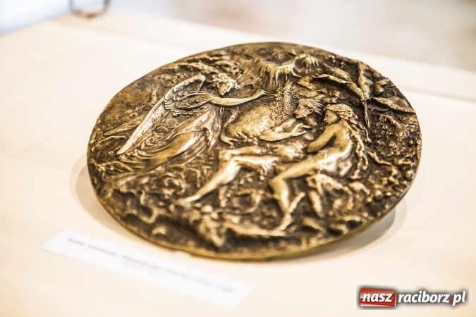 Zdjęcie w galerii na portalu naszraciborz.pl: Kobieta w sztuce – nowa wystawa w raciborskim Muzeum wiadomości z regionu