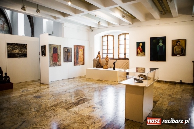 Zdjęcie w galerii na portalu naszraciborz.pl: Kobieta w sztuce – nowa wystawa w raciborskim Muzeum wiadomości z regionu