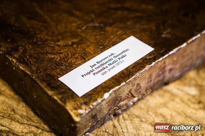 Zdjęcie w galerii na portalu naszraciborz.pl: Kobieta w sztuce – nowa wystawa w raciborskim Muzeum wiadomości z regionu