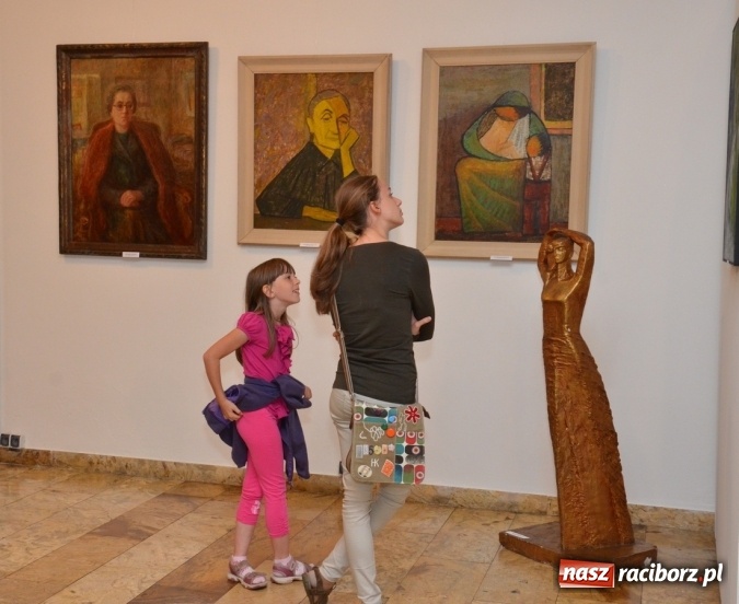 Zdjęcie w galerii na portalu naszraciborz.pl: Kobieta w sztuce – nowa wystawa w raciborskim Muzeum wiadomości z regionu