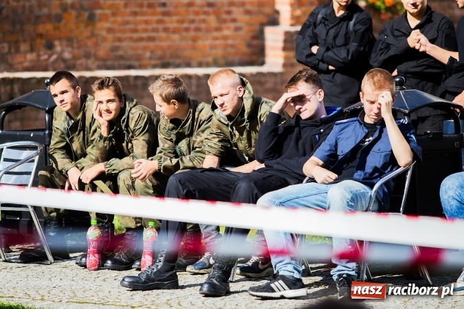 Zdjęcie w galerii na portalu naszraciborz.pl: Pokaz Grupy Interwencyjnej Służby Więziennej w czasie seminarium edukacyjnego wiadomości z regionu