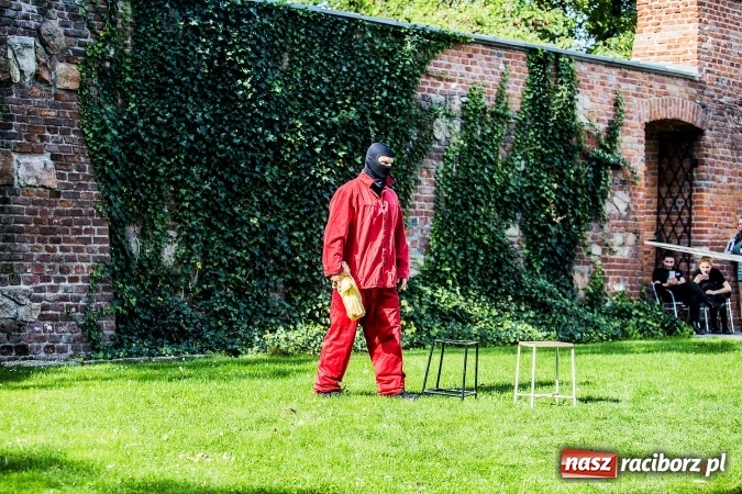 Zdjęcie w galerii na portalu naszraciborz.pl: Pokaz Grupy Interwencyjnej Służby Więziennej w czasie seminarium edukacyjnego wiadomości z regionu