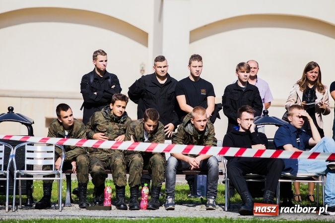 Zdjęcie w galerii na portalu naszraciborz.pl: Pokaz Grupy Interwencyjnej Służby Więziennej w czasie seminarium edukacyjnego wiadomości z regionu