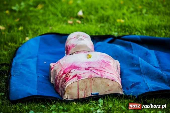 Zdjęcie w galerii na portalu naszraciborz.pl: Pokaz Grupy Interwencyjnej Służby Więziennej w czasie seminarium edukacyjnego wiadomości z regionu