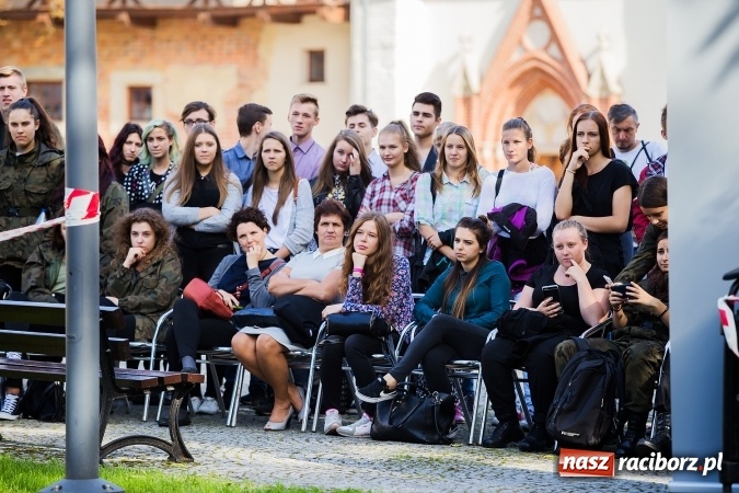Zdjęcie w galerii na portalu naszraciborz.pl: Pokaz Grupy Interwencyjnej Służby Więziennej w czasie seminarium edukacyjnego wiadomości z regionu